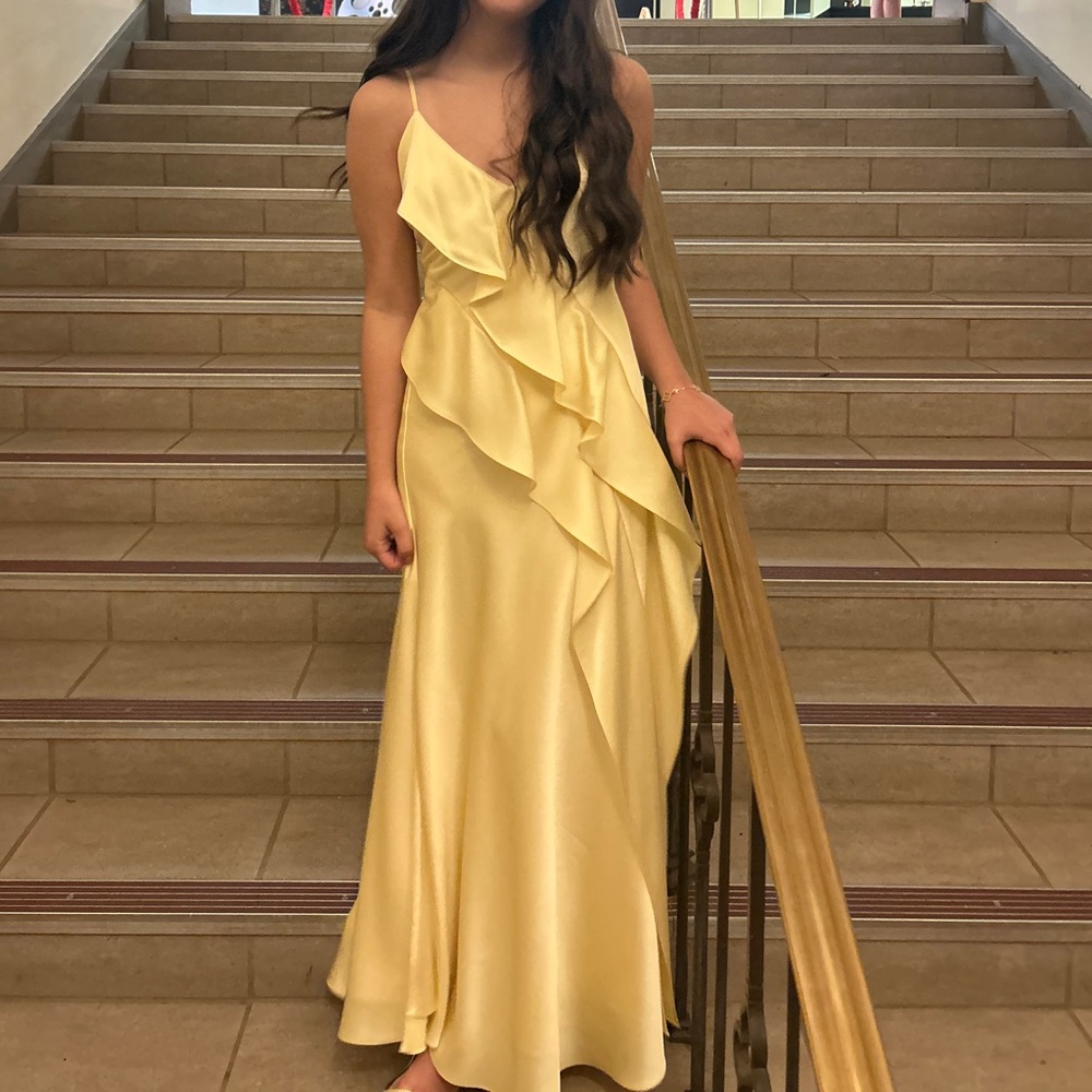 Elegant Yellow Ruffle Evening Gown - Picture 2 of 2